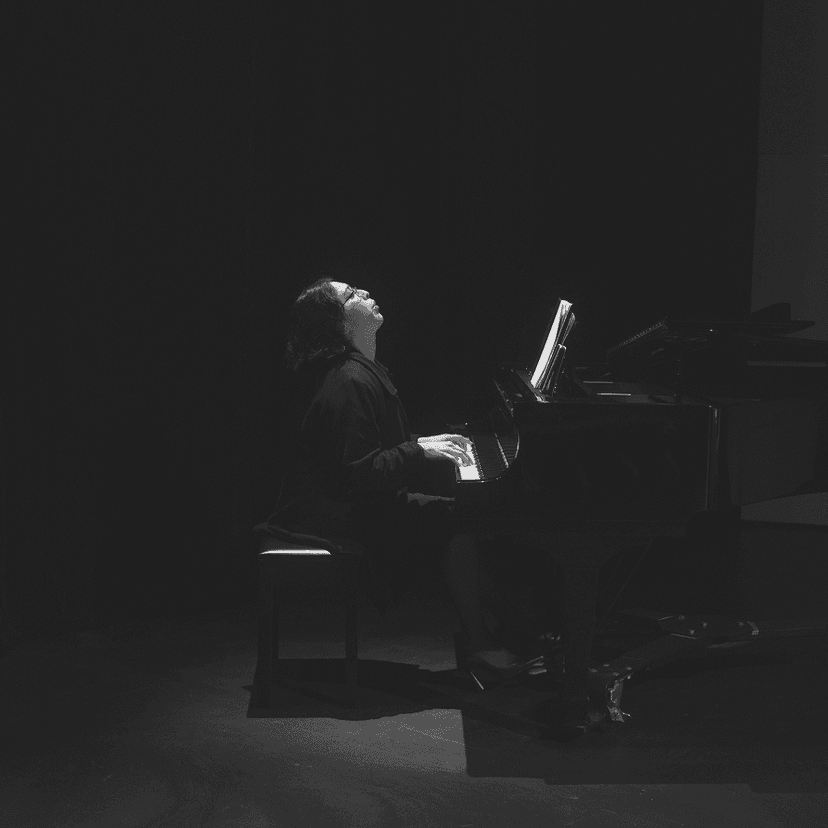 Sofia tocando el piano